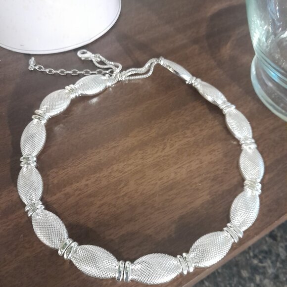 Silver Tone Clasp Necklace - Picture 3 of 9